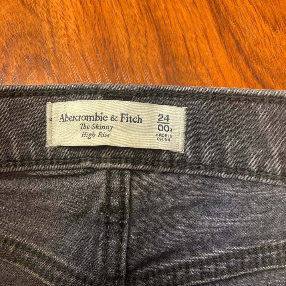 Skinny high rise jeans . Beautiful design